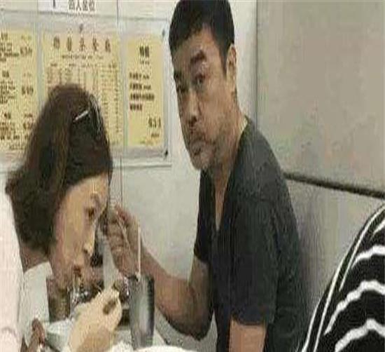 娱乐吃瓜酱买菜视频,揭秘日常买菜小技巧  第1张